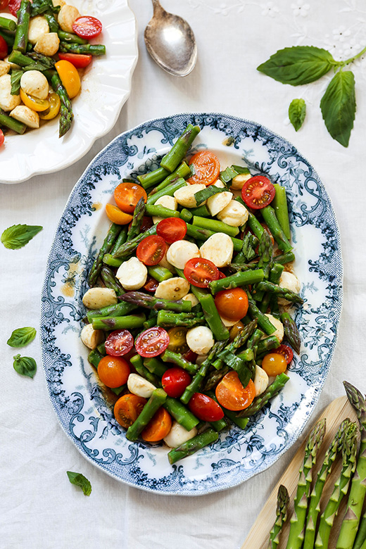 Asparagus Caprese Salad | www.floatingkitchen.net