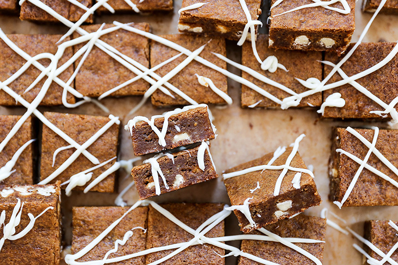 Gingerbread Blondies with White Chocolate | www.floatingkitchen.net