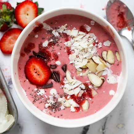 Roasted Strawberry Smoothie Bowls | www.floatingkitchen.net