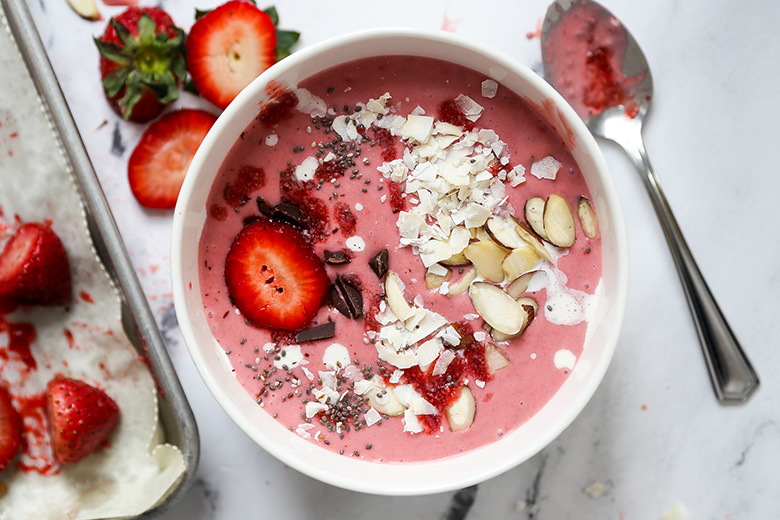 Roasted Strawberry Smoothie Bowls | www.floatingkitchen.net