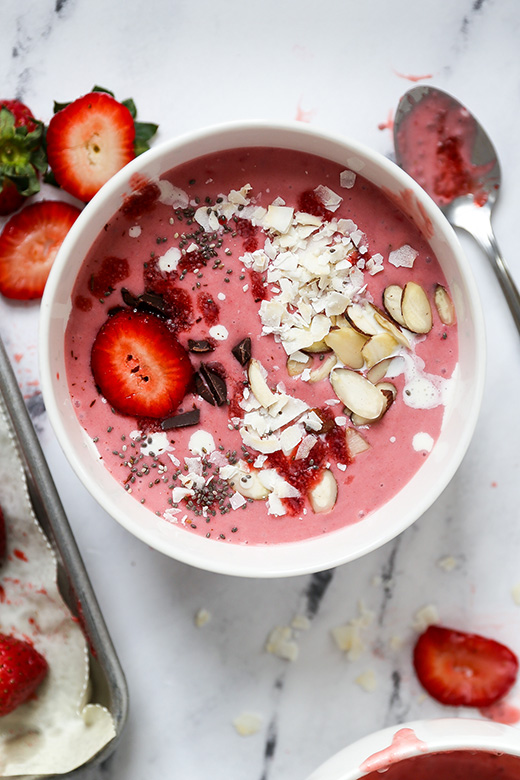 Roasted Strawberry Smoothie Bowls | www.floatingkitchen.net